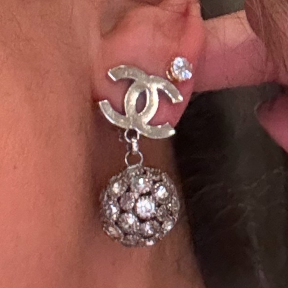 Vintage Chanel earrings clip ons great condition has some scratches. - Picture 5 of 7